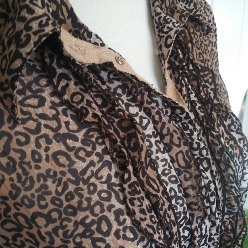 Animal Print Ruffled Blouse - Picture 6 of 8